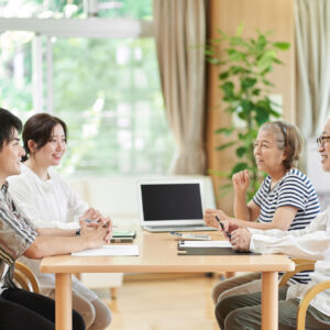 親の難聴に気づいたときの対応〜聞こえづらさを放置しないために